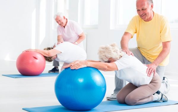 Entenda como o Pilates pode ajudar na flexibilidade e equilíbrio dos idosos