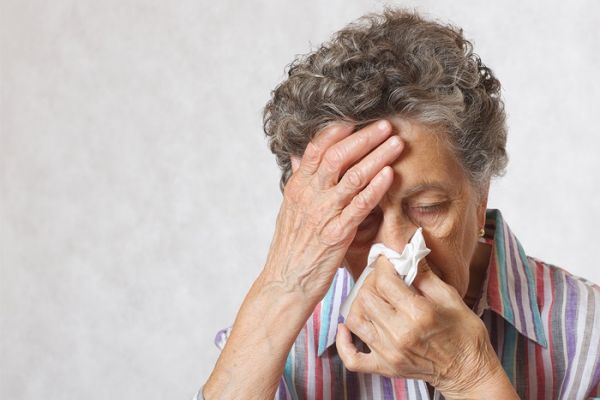 Conheça as principais alergias em idosos
